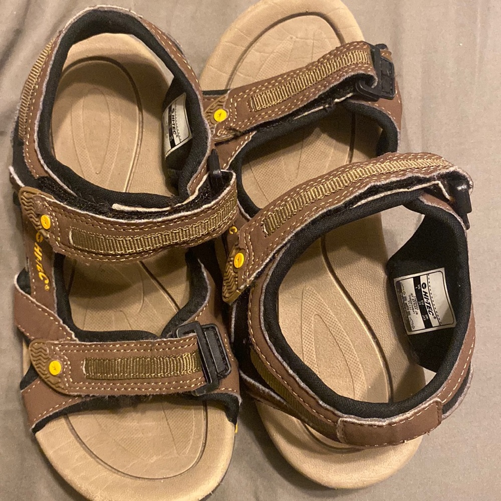 Boys Hi-Tec sandals great condition, size 1